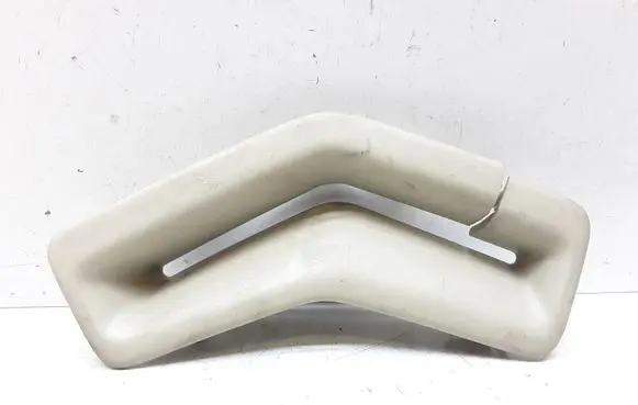 Volvo XC70 Seat belt trim 
