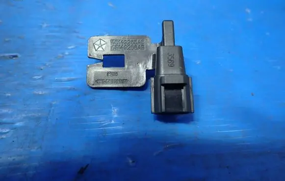 Dodge Challenger Outside/exterior temperature sensor 05149265AB 05149266AB
