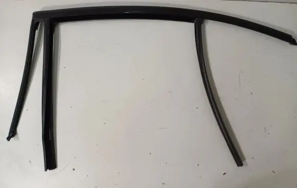 BMW 3 G20 G21 Rubber seal rear door 7407405