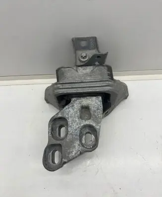 Infiniti Q30 Engine mount bracket A2462400617 2060070334 001216015