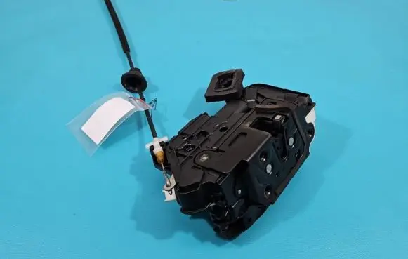 Seat Alhambra (Mk2) Front door lock 5K1837016E IMPRK1392848