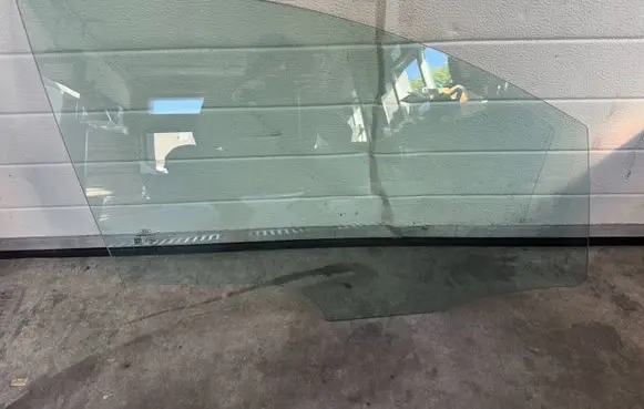 Ford Ecosport Front door window glass four-door 