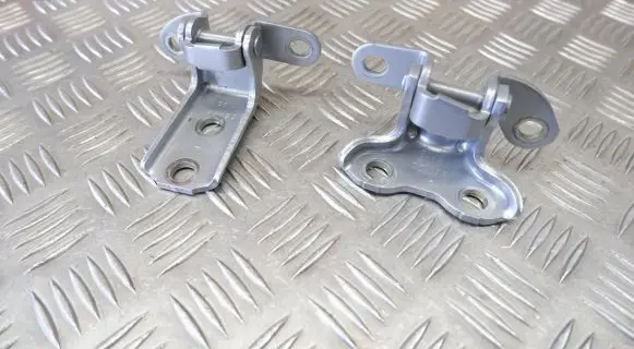 Rear door hinge set