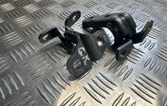 Opel Insignia A Rear door upper hinge P18134