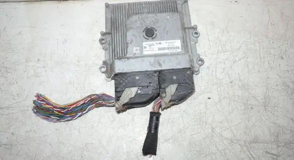 Peugeot 208 Engine control unit/module 9851418180