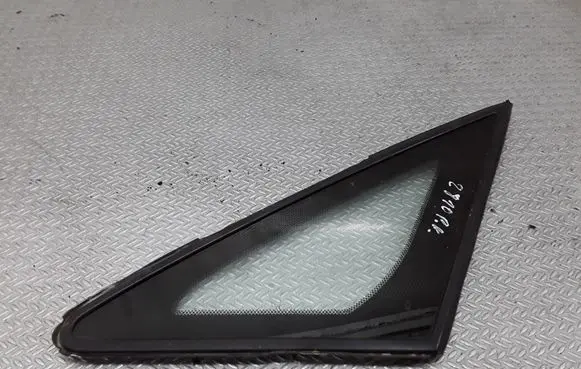 Toyota Avensis Verso Front triangle window/glass 