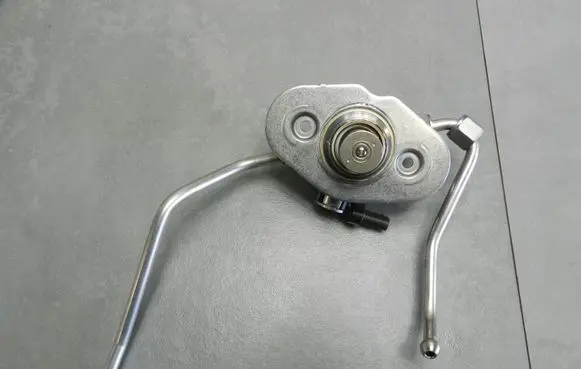 BMW 1 F20 F21 Fuel injection high pressure pump 0261520258