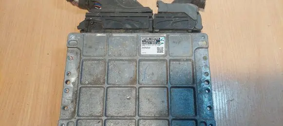 Toyota Avensis T270 Engine control unit/module ECU 89661-05F20 MB275900-4732