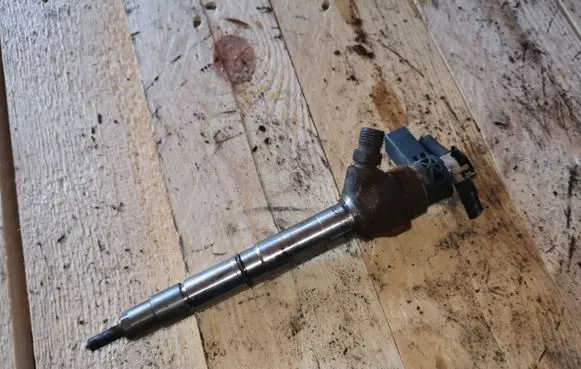 Skoda Octavia Mk3 (5E) Fuel injector 0445110469
