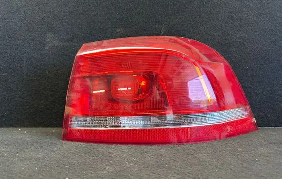 Volkswagen PASSAT B7 Tailgate rear/tail lights 3af945093E