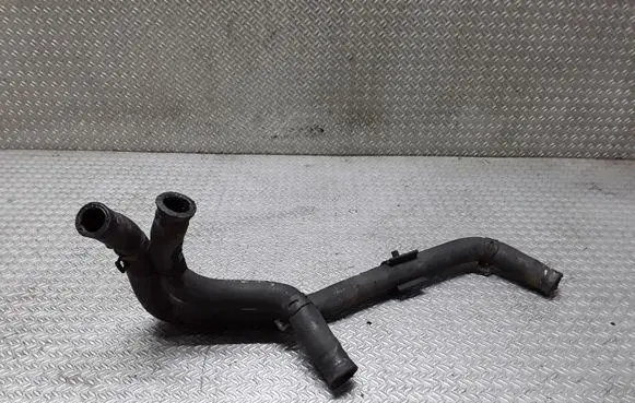 Volkswagen PASSAT B5.5 Engine coolant pipe/hose