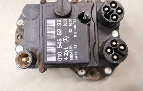 Mercedes-Benz 190 W201 Ignition amplifier control unit 0105455232 5WK6183 R18140TR1