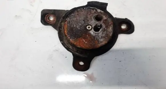 Subaru B9 Tribeca Engine mount bracket 