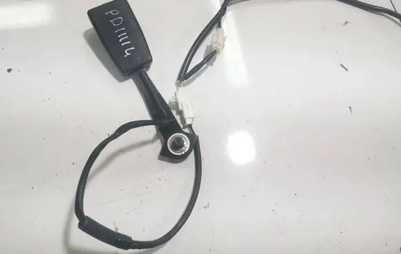 Mazda 2 Front seatbelt buckle 