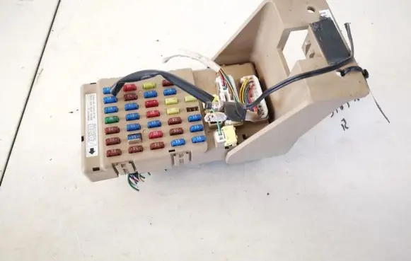 Subaru Legacy Fuse box set lb100802b