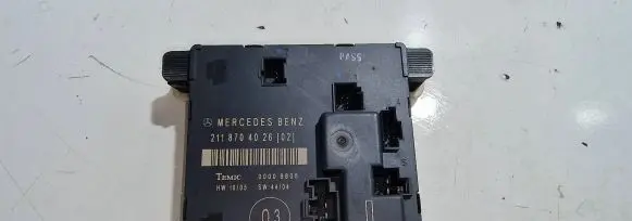 Mercedes-Benz E W211 Door control unit/module 2118704026 90890000 93070281