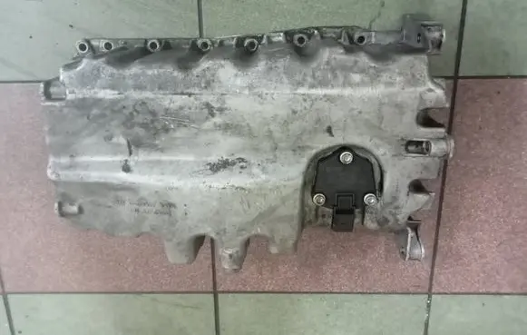 Volkswagen Golf V Oil sump 03G103603