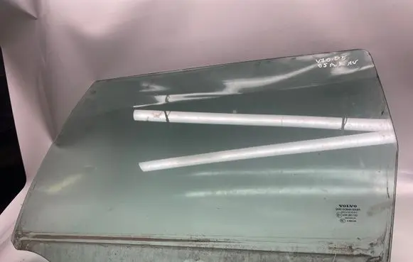 Volvo V70 Rear door window glass E000186