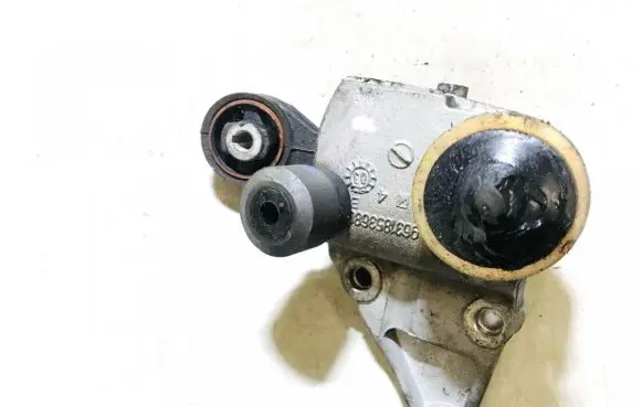 Citroen C5 Engine mount bracket 9631853680
