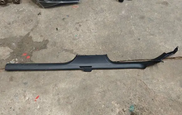Front sill trim cover