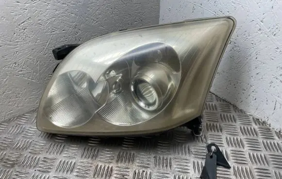 Toyota Avensis T250 Headlight/headlamp 0543