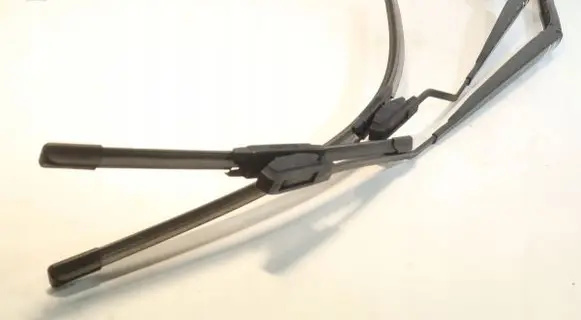 Renault Clio IV Front wiper blade arm W00031034