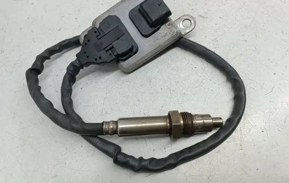 Mercedes-Benz Vito Viano W447 Lambda probe sensor A0009050108 0009050108