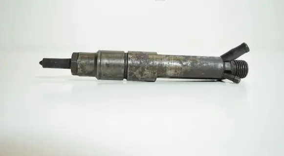 Audi A6 S6 C4 4A Fuel injector 028130201G