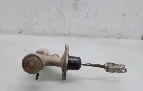 Subaru Forester SF Clutch master cylinder