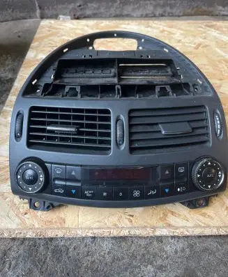Mercedes-Benz E W211 Climate control unit 2118300685 00061602