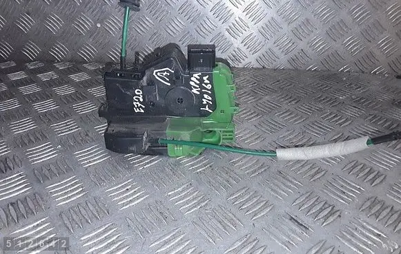 Hyundai i40 Front door lock 813103z030