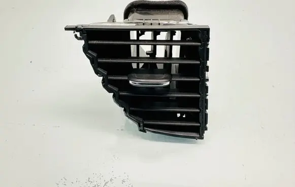 Opel Insignia B Dash center air vent grill 39017311 21AUG2017 685030087