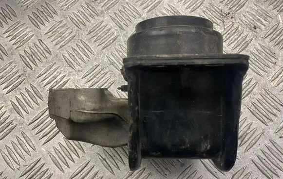 Citroen DS4 Engine mount bracket 9636270080
