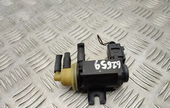Skoda Octavia Mk3 (5E) Turbo solenoid valve 04L131051F