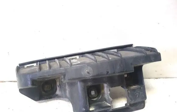 Rear bumper mounting bracket