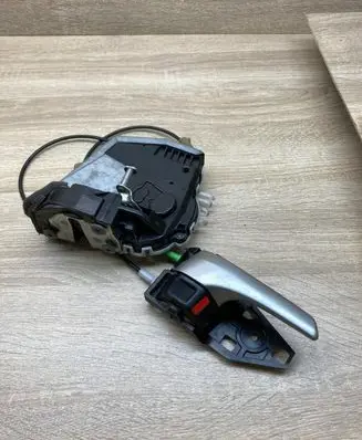 Toyota Prius (XW30) Front door lock TOYOTAMD4DOORLOCK