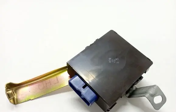 Lexus GS 300 400 430 Light relay 8264213010 0617002950