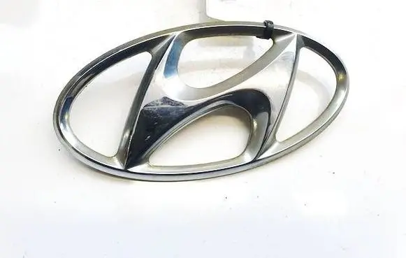 Hyundai Santa Fe Manufacturer badge logo/emblem 