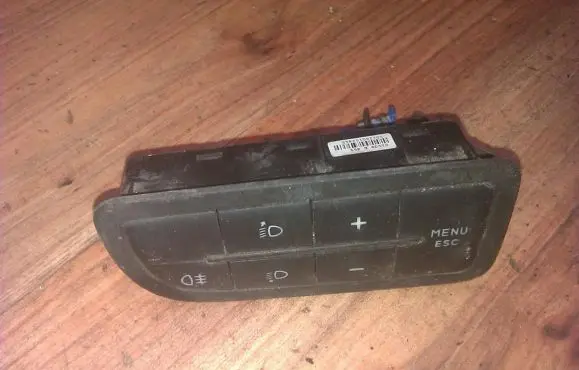 Fiat Grande Punto Headlight level height control switch 735367268