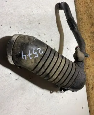 Volkswagen PASSAT B5.5 Intercooler hose/pipe 8D0129615