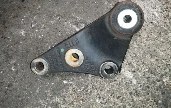 Fiat 500L Engine mounting bracket 3430090