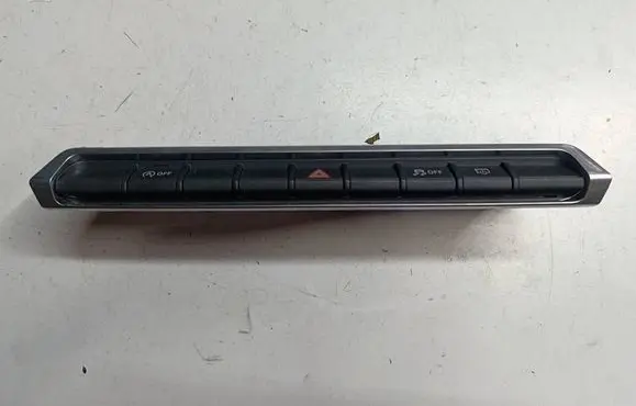 Audi Q2 - Hazard light switch 81A925301C 10134079