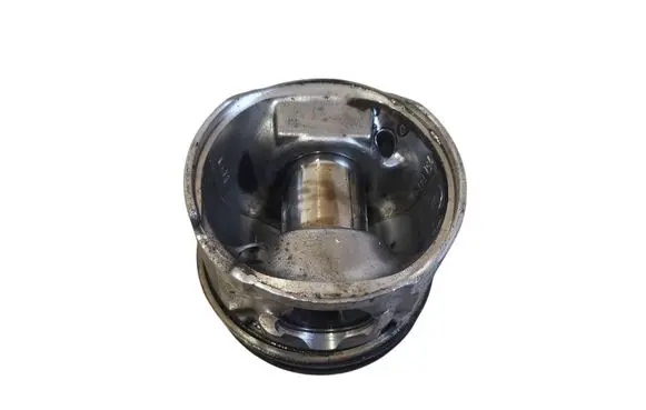 Ford Mondeo MK IV Piston 0000