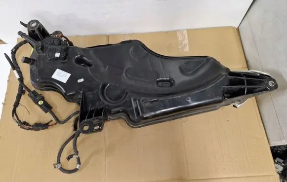 Volkswagen Golf VII AdBlue liquid reservoir 