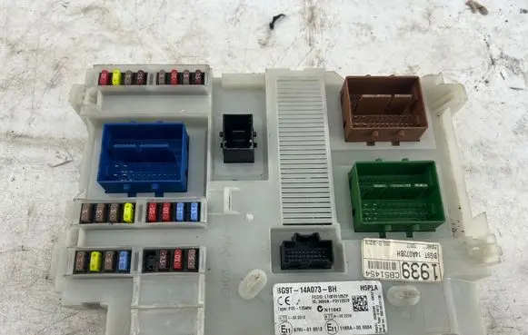 Ford Mondeo MK IV Fuse module BG9T14A073BH 97RI010012 3659AF01125TP