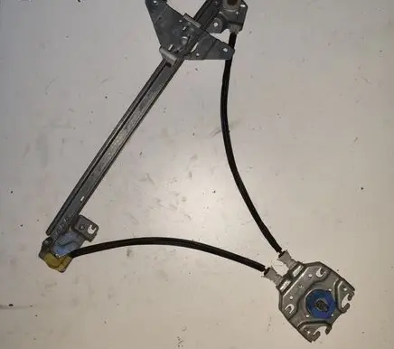 Rear door manual window regulator