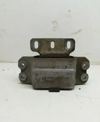 Volkswagen PASSAT B6 Engine mount bracket 3C0199555 07042504272