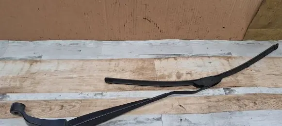 Mazda 2 Front wiper blade arm
