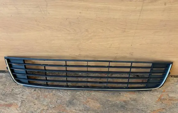 Volkswagen Touran I Front bumper lower grill 15913 1T0853671C 1T0853677D