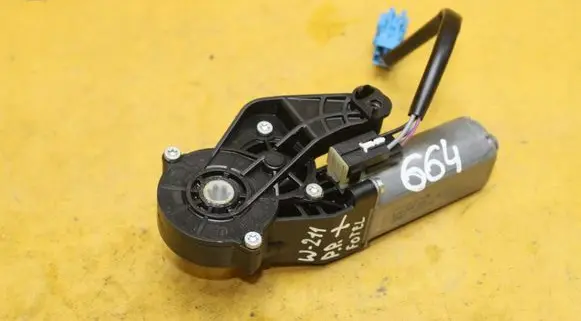 Mercedes-Benz E W211 Seat adjustment motor 